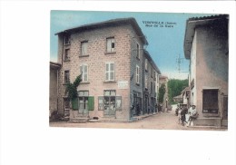 38 - VIRIVILLE - Isère - Rue De La Gare - Animation - Magasin TABAC Arrosoir En Vitrine - Chocolat Menier - Viriville