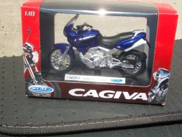 WELLY -  CAGIVA NAVIGATOR 1000  AVEC SA BOITE RED Scala 1/18 - Motorcycles
