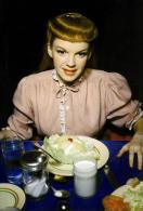 Film Stars - Judy Garland Postcard - RPPC Size: 15x10 Cm. Aprox. - Artistes