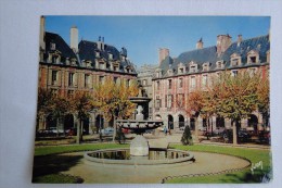 France PARIS Le Marais Place Des Vosges  A 34 - Parken, Tuinen