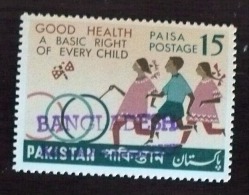 PAKISTAN  SURCHARGE BANGLADESH Papillons, Papillon Theme Secondaire. A BASIC RIGHT OF EVERY CHILD ** MNH - Schmetterlinge