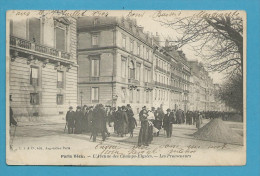 CPA Animée PARIS VECU - L'avenue Des Champs Elysées - Les Promeneurs - Champs-Elysées