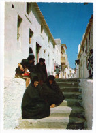 Portugal-- NAZARE -En Attendant Le Retour Des Pêcheurs (femmes Assises En Costumes Traditionnels,animée) N° 236 éd Super - Leiria