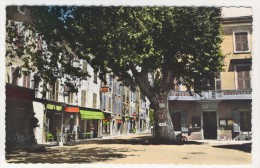 83 - Cuers            Mairie Et Rue Du Maréchal Foch - Cuers