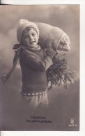 Carte Postale Fantaisie Enfant-Jeune Fille-Young Girl-Child Woman-Kind-Nouvel An-COCHON-ANIMAUX - Schweine