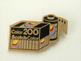 Pin´s PELLICULE PHOTOGRAPHIQUE - SCOTCH COLOR 200 - Photographie