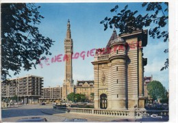 59 - LILLE - LA PORTE DE PARIS ET LE BEFFROI DE L' HOTEL DE VILLE - Lille