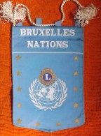 FANION / PENNANT:     LIONS INTERNATIONAL.   BRUXELLES NATIONS. - Other & Unclassified