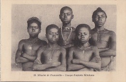 Afrique - Gabon - Mission De Franceville -  Groupe D'Enfants Mindumu - Médailles Religion - Gabon