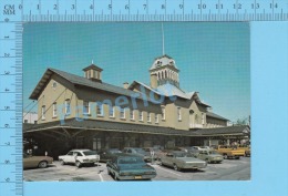 Sainte-Hyacinthe Quebec (  Vieille Auto Devant Le Marché-Centre   ) Post Card Postcard 2 Scans - St. Hyacinthe