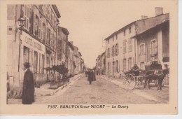 CPA Beauvoir-sur-Niort - Le Bourg (avec Attelage Devant Café National) - Beauvoir Sur Niort