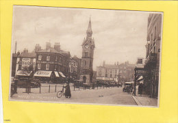 CPA -   AYLESBURY -  MARKET SQUARE -  Magasin RIDE CURRY Cycles - Magasin JONES & COCKS - Buckinghamshire