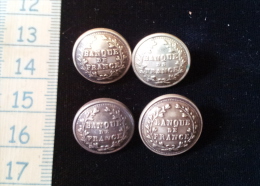 Quatre Boutons Argentés Anciens Petit Modele, Marqués  "Banque De France" - Botones