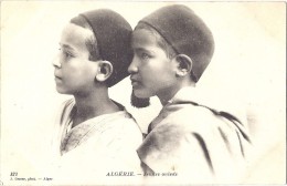Cpa - Algérie - Jeunes Ouleds ( En L´état ) - Kinderen
