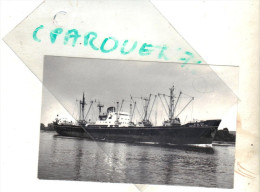 Bateau  Identifié " Banglar Maitri " Bengladesh  Photo Prise à Caumont Sur Le Seine  En 1976    Transport Maritime - Signed Photographs