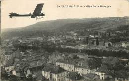 LA TOUR DU PIN VALLEE DE LA BOURBRE AVEC AVION SURVOLANT LE VILLAGE - La Tour-du-Pin