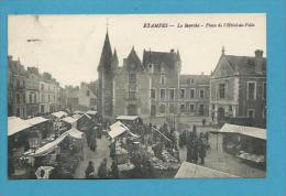 CPA Marchands Ambulants Le Marché Place De L´Hôtel De Ville ETAMPES 91 - Etampes