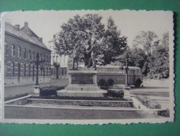 LESSINES --- Monument Aux Morts ( Vieux Bus ) - Lessen