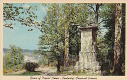 Monument And Grave Of Daniel Boone Kentuck's Foremost Pioneer Frankfort Kentucky - Frankfort