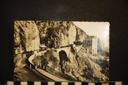 CPSM, 06, MENTON, Le Pont Saint Louis Et Les Postes Frontière, Voitures Années 1950 - Menton