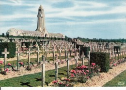 Cp , MILITARIA , VERDUN , DOUAUMONT , Ossuaire Et Cimetière - Oorlogsbegraafplaatsen