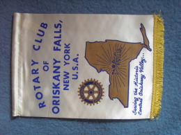 FANION / PENNANT   ROTARY INTERNATIONAL   .ROTARY CLUB OF ORISKANY FALLS, NEW YORK.    .U.S.A. - Otros Monumentos Y Edificios