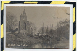 LANDES - VERITABLE CARTE-PHOTO . - . SABRES - LA RIVIERE - LE PONT - LE LAVOIR. ANIMATION . CIRCULEE EN 1905 - Sabres