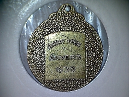 Belgique - Médaille Anvers 1930 - Roi Et  La Reine Des Belges - Royaux / De Noblesse