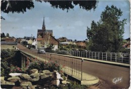 CPSM La Chapelle Basse Mer LE PONT ET L EGLISE (citroen Grise 2 Cv ) - La Chapelle Basse-Mer