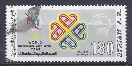 SYRIE - Yvert - 687 - Cote 1 € - Année Mondiale Des Communications - Emblèmes De L'année U.I.T  Et U.P.U - UPU (Unión Postal Universal)