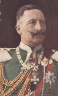 (Familles Royale ) POLITIQUE . ALLEMAGNE . S.M. Kaiser WILHELM  II  En Buste (G.M.) Et En Uniforme Couleurs - Satirisch