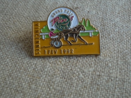 Grand Prix Pin's Club De Vincennes 1 Fev. 1992 Pmu Trotteur. Voir Photos. - Animaux