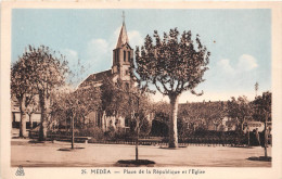 ¤¤  -  25   -  ALGERIE   -   MEDEA    -   Place De La République Et L'Eglise     -  ¤¤ - Médéa