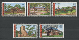 WALLIS FUTUNA 1977 N° 203/207 ** Neufs = MNH Superbes Cote 26.50 € Bâtiments Eglises Churchs PTT Hôpital Palais Mata Utu - Unused Stamps