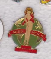 Pin's PIN UP  MISS MONDE - Pin-ups