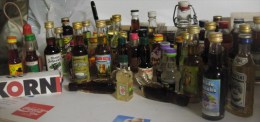 Über 80 Miniaturflaschen Ab 1965 Mit Einigen Rariräten - Mignonnettes