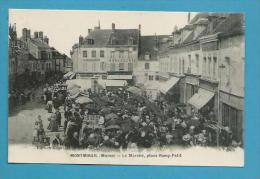 CPA Marchands Ambulants Le Marché Place Remy-Petit MONTMIRAIL 51 - Montmirail