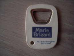 Décapsuleur Marie Brizard - Format 7cm X 5 Cm - Flessenopener