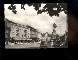 SAINT ST CERE Lot 46 : Place De La République Et Statue De Canrobert Hotel Du Touring Magasin SPAR - Saint-Céré