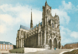 AMIENS   Somme    LA  CATHEDRALE    CPM - Amiens