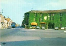 Mortagne-sur-Sèvre. Place Du Docteur Pichat. Hotel De France. - Mortagne Sur Sevre