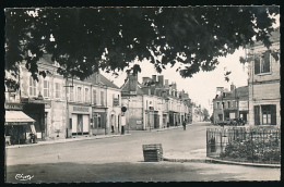 CONTRES (41, Loir-et-Cher) : Rue Henri Mauger, Edit. Combier (écrite, 1952), Pompe Esso - Contres