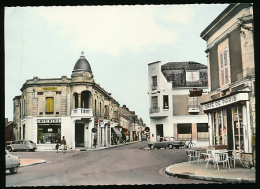 CONTRES (41, Loir-et-Cher) : Le Carrefour Du Souvenir, Edit. Combier (écrite) 2 CV Citroen, Café De Paris - Contres