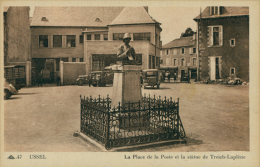 19 USSEL / Place De La Poste Et Statue De Treich Laplène / - Ussel