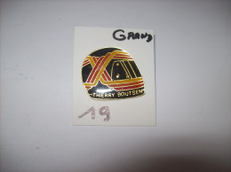 PIN´S - F1  THIERRY BOUTSEN Le Casque  Grand Format    "  -   Voir Photo ( 19 ) - Automobile - F1