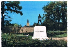 DAMVILLERS. 55 . Vue Sur La Statue Et L'église .1969. - Damvillers
