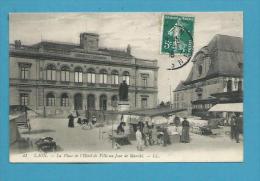 CPA 41 - La Place De L'Hôtel De Ville Jour De Marché LAON 02 - Laon