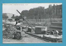 CPA 44 - BERGES DE LA SEINE - Péniche Grue Ouvriers Un Coin De L'Ile St Louis PARIS - La Seine Et Ses Bords