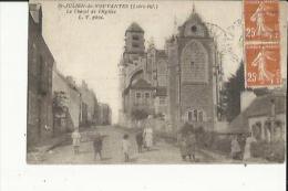 Saint-Julien-de-Vouvantes  44    Le Chevet De L'Eglise Et La Rue Bien Animée - Saint Julien De Vouvantes