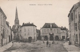 VEZELISE (Meurthe Et Moselle) - Hôtel De Ville Et Halles - Animée - Vezelise
